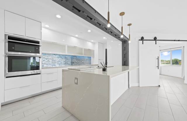 877 NE 195th Street photos photos