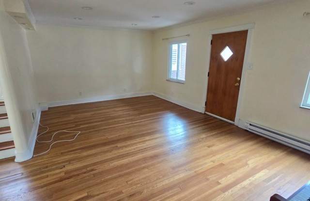 3 Bed, 2 Bath Home in Squirrel Hill - Conveniently Located - Available Now! Gallery 4