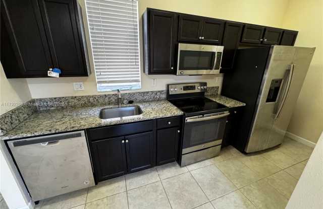 17087 SW 96th St photos photos