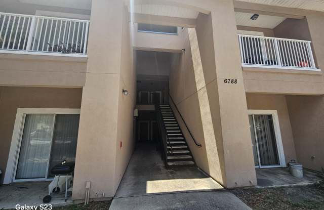 6788 MANOTAK OAKS Drive unit: 104 photos photos
