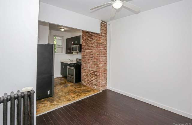 221 Howard Avenue Gallery 4