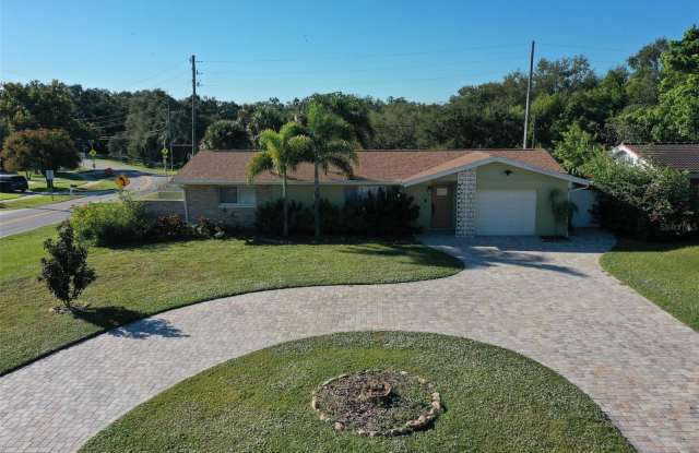 11600 75TH AVENUE - 11600 75th Avenue North, Seminole, FL 33772