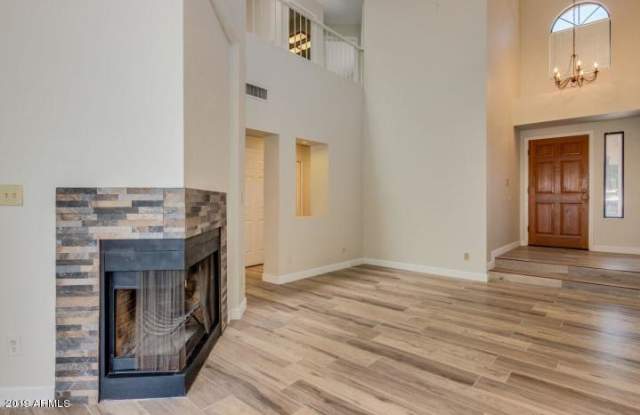 1078 E LOUIS Way Gallery 2