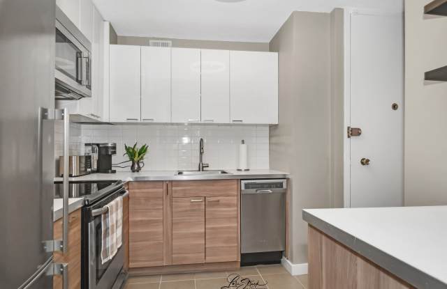 1340 N Dearborn St photos photos