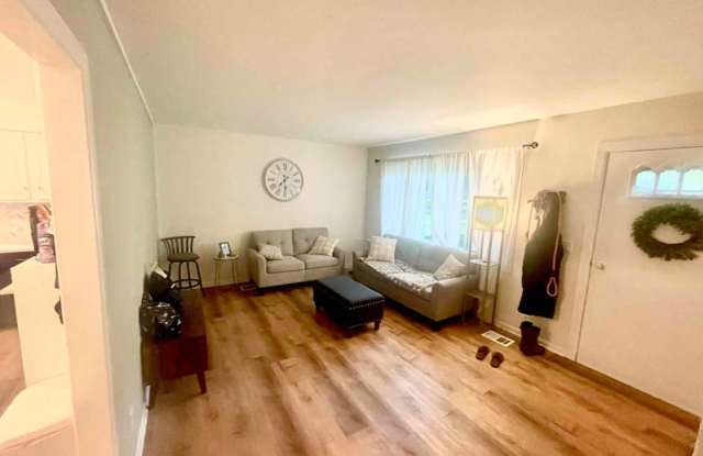 5921, Harvest Ln. Gallery 3