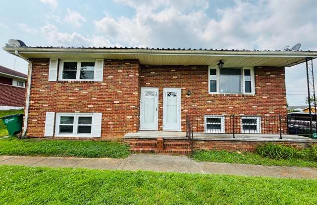 2 Bedroom 1 Bath Duplex Gallery 3