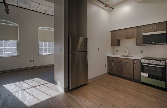 Studio Apartment - Brattleboro, VT. $1450/month, 425 sq.ft. ALL UTILITIES INCLUDED- Available 9/19/2025 - 47 Flat Street, Brattleboro, VT 05301