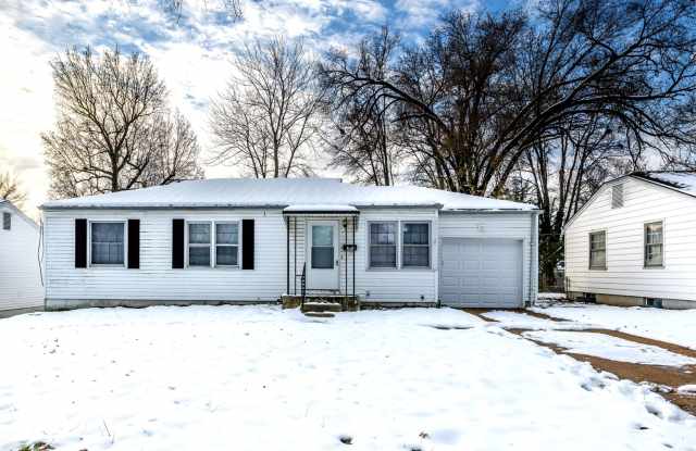 Charming 3-Bedroom Home with Garage, Basement  Fenced Backyard photos photos