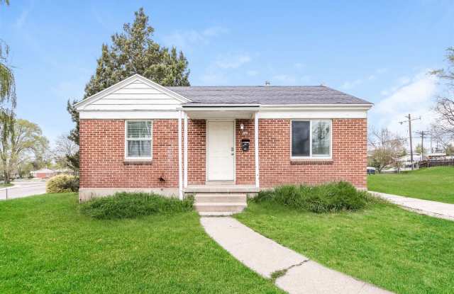 Spacious 4 Bed, 2 Bath Pet-Friendly Home with Central Air  Garage! - Available NOW! photos photos