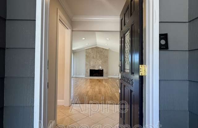 2917 Arguello Drive - Main Gallery 2