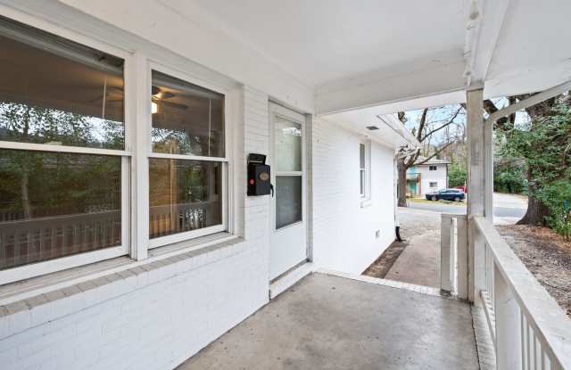 Renovated 2 bed/1 bath duplex minutes from downtown! photos photos