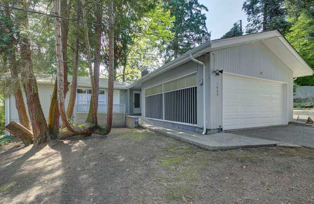 3bd/1.75ba Bellevue Home - 1435 Bellevue Way Southeast, Bellevue, WA 98004