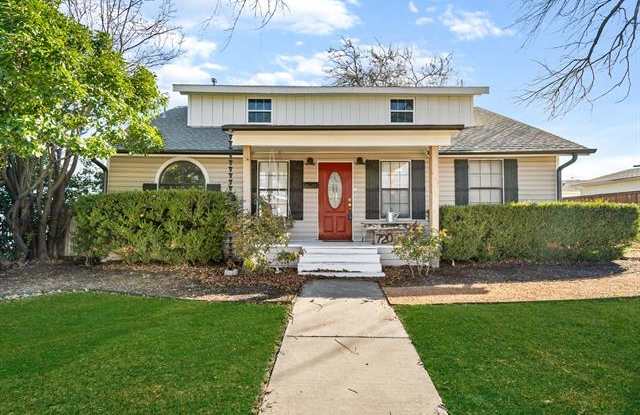 720 N Kentucky Street - 720 North Kentucky Street, McKinney, TX 75069