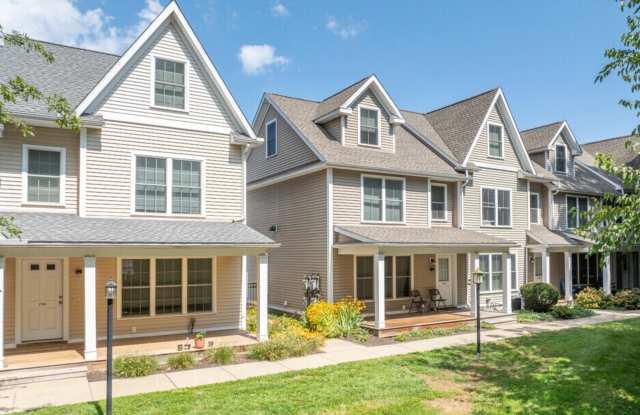 Summerview Square Gallery 1