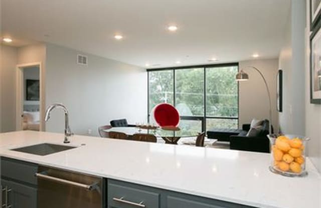 1300 Melrose Ave - 205 photos photos