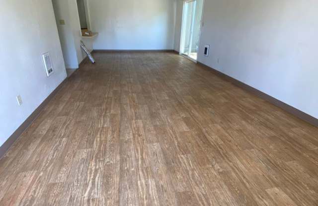 1 Bedroom, 1 Bathroom - Triplex - South Suburbs photos photos