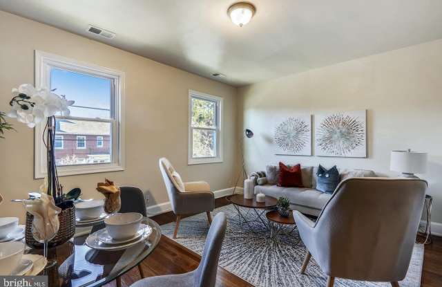 3915 9TH ST NE #3 photos photos