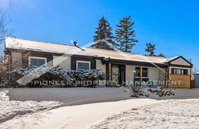 Beautiful Home with Fenced Back Yard! Gallery 3