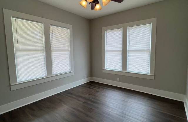 3 Bed, 2 Bath, 2 Car Garage Single Family House in Groves! - 6246 Jefferson Boulevard, Groves, TX 77619
