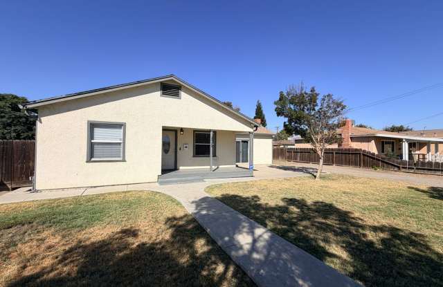 2702 Blossom St, Dos Palos - 2 Beds 1 Bath w/Detached 1 Bedroom 1 Bath Unit Gallery 4