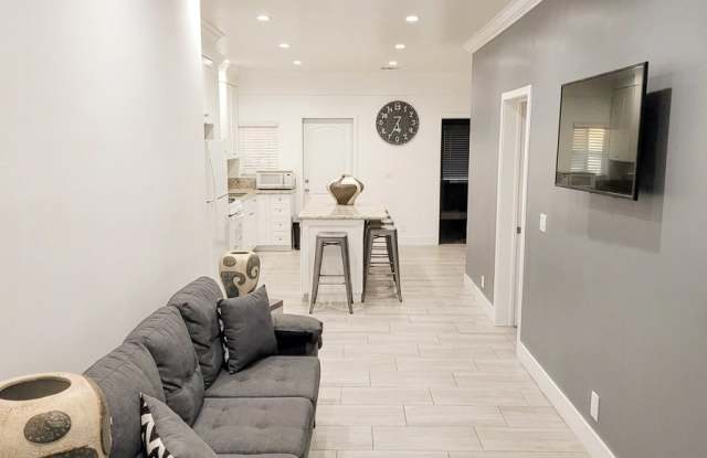 4556 Fisher Street Gallery 2
