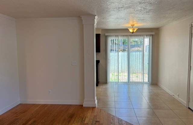 2Bd/1Ba Single Story Condo - Available Now! Gallery 4