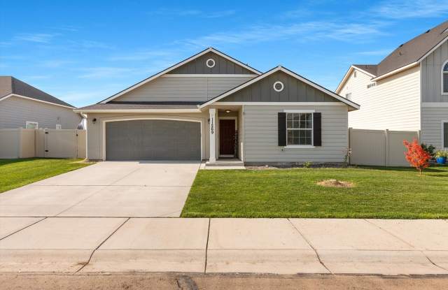 Beautiful Home with Solar Panels photos photos