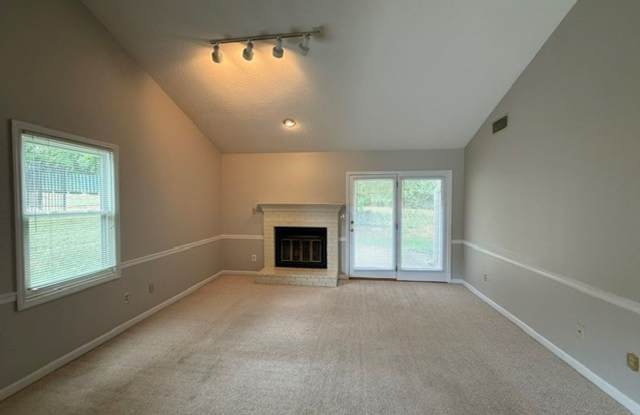 FARRAGUT: 3 BEDROOM, 2.5 BATHROOM TOWNHOUSE IN CONCORD LANDING Gallery 4