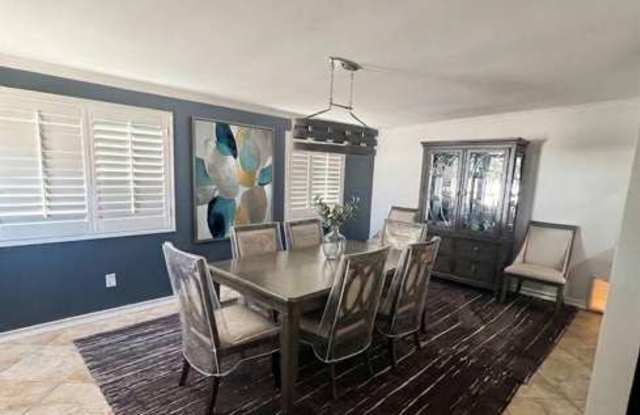 16260 Vaquero Court Gallery 2