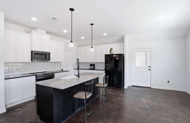 3809 Pine Road Gallery 2