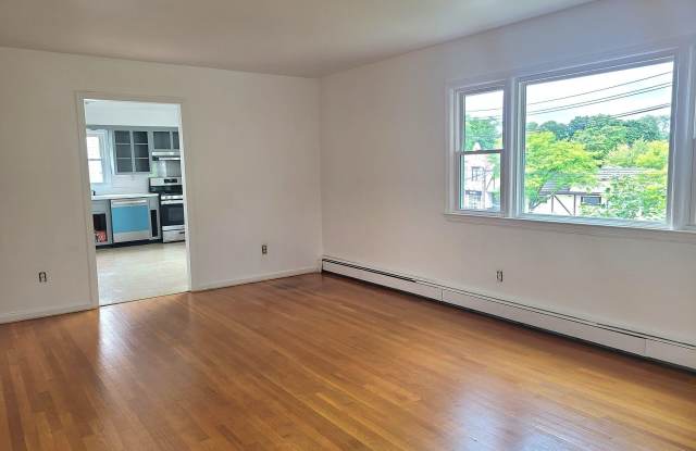 508 New Rochelle Road Gallery 2