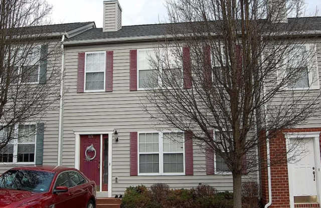 1135 Oak Tree Blvd | 3 Bed, 2 Bath Townhome | June 10th photos photos