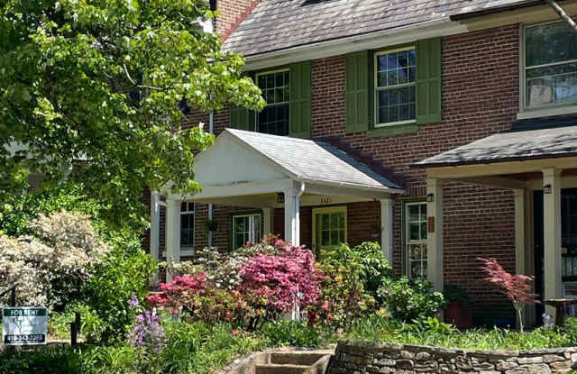 Oakenshawe 5-Bedroom, 2-Bathroom Home Close to Johns Hopkins photos photos