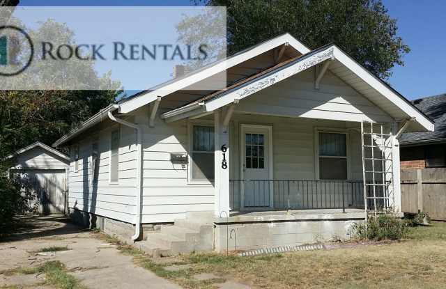 Two Bed With Large Fenced Yard photos photos