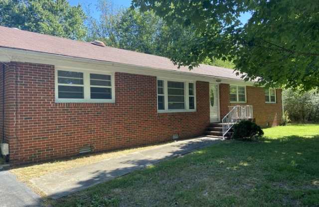 1011 Oak Drive - 1011 Oak Drive, Manchester, TN 37355