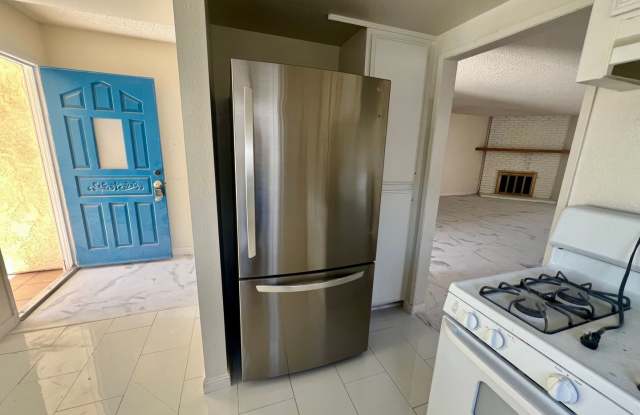 Charming 3-Bedroom in Spring Valley Lake Gallery 3