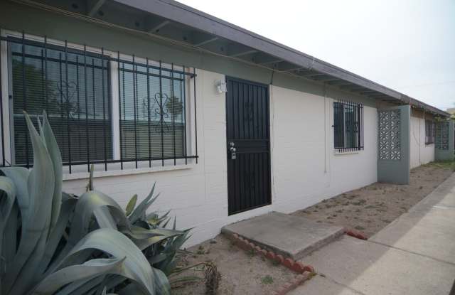 Remodeled 2 Bedroom 1 Bath Triplex! Close to the UofA! photos photos