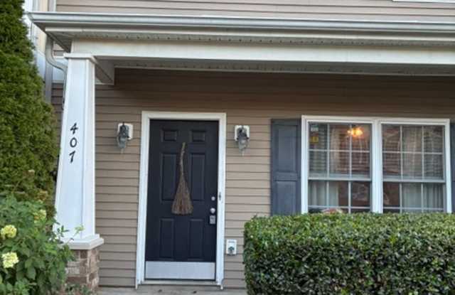 Charming Murfreesboro Townhome with Recent Updates! Gallery 1