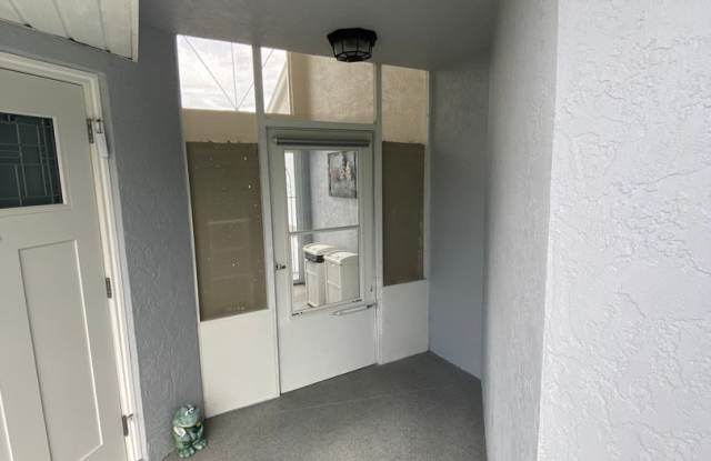 Gorgeous Turn Key SEASONAL Rental in Stonecrest Gallery 3