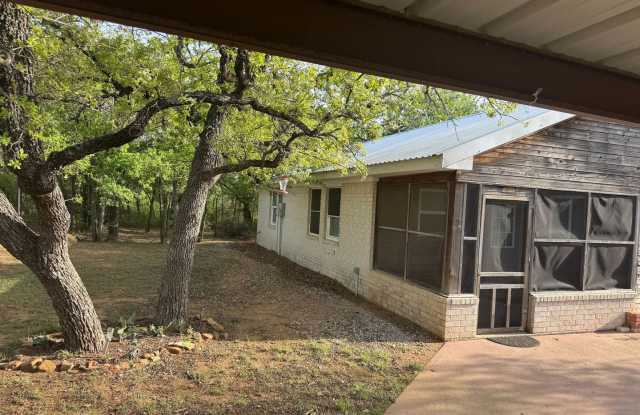 Charming 1 Bed, 1 Bath Cottage Near the Interstate Gallery 3