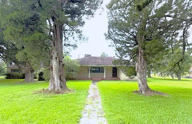 Spacious 3-Bedroom Home on an Expansive Lot in Maringouin photos photos Spacious 3-Bedroom Home on an Expansive Lot in Maringouin photos photos
