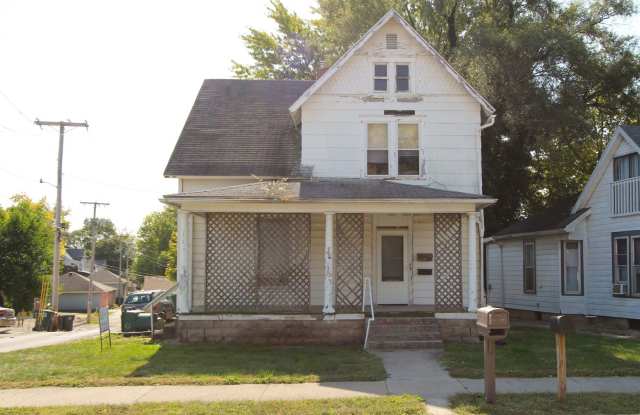 PRELEASING for AUGUST! Close to Campus: Dishwasher and Washer/Dryer Included photos photos