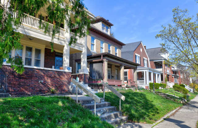 Charming 2-Bedroom Duplex in Franklin Park photos photos