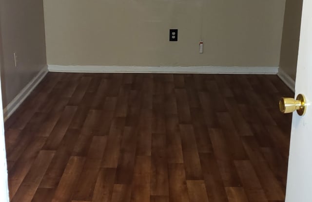 203 Maple Street Gallery 4