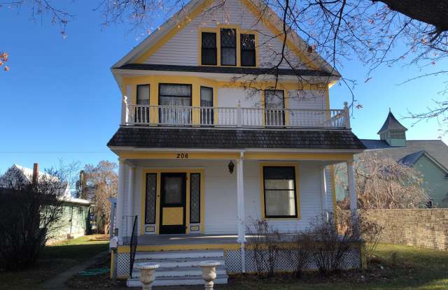 Charming 3 bed 1 bath + sitting room photos photos
