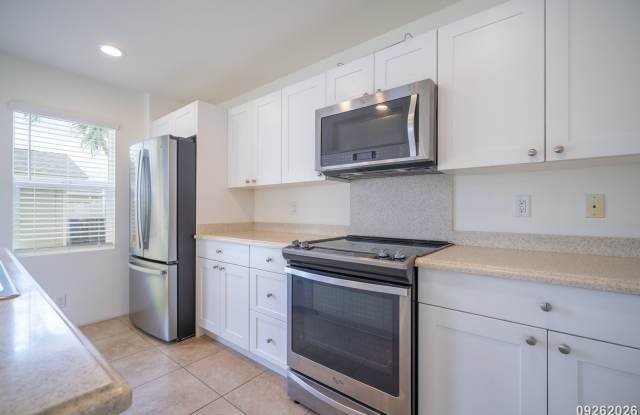 Available now!  Hoakalei-Kuapapa 4 bdrm/3 bath in Ewa Beach Gallery 4