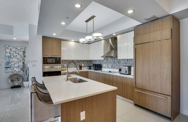 1200 Hillsboro Mile 1303 1303, Hillsboro Beach, FL 33062 - 1448 Gallery 3