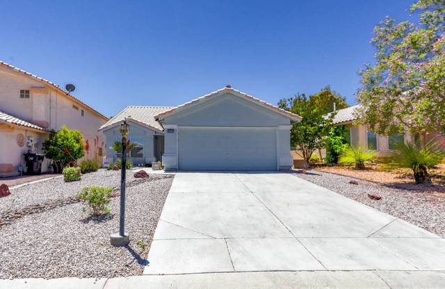 Los Prados Golf Community Single Story Home - 4921 Cedar Lawn Way, Las Vegas, NV 89130