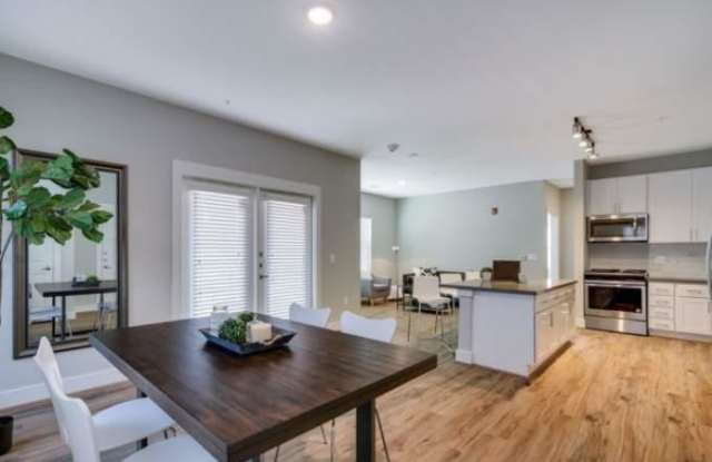 382 Cypress Creek Road Gallery 2