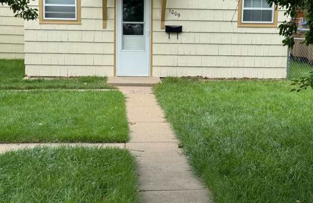 1009 Russell Street - 1009 Russell Street, Laramie, WY 82070